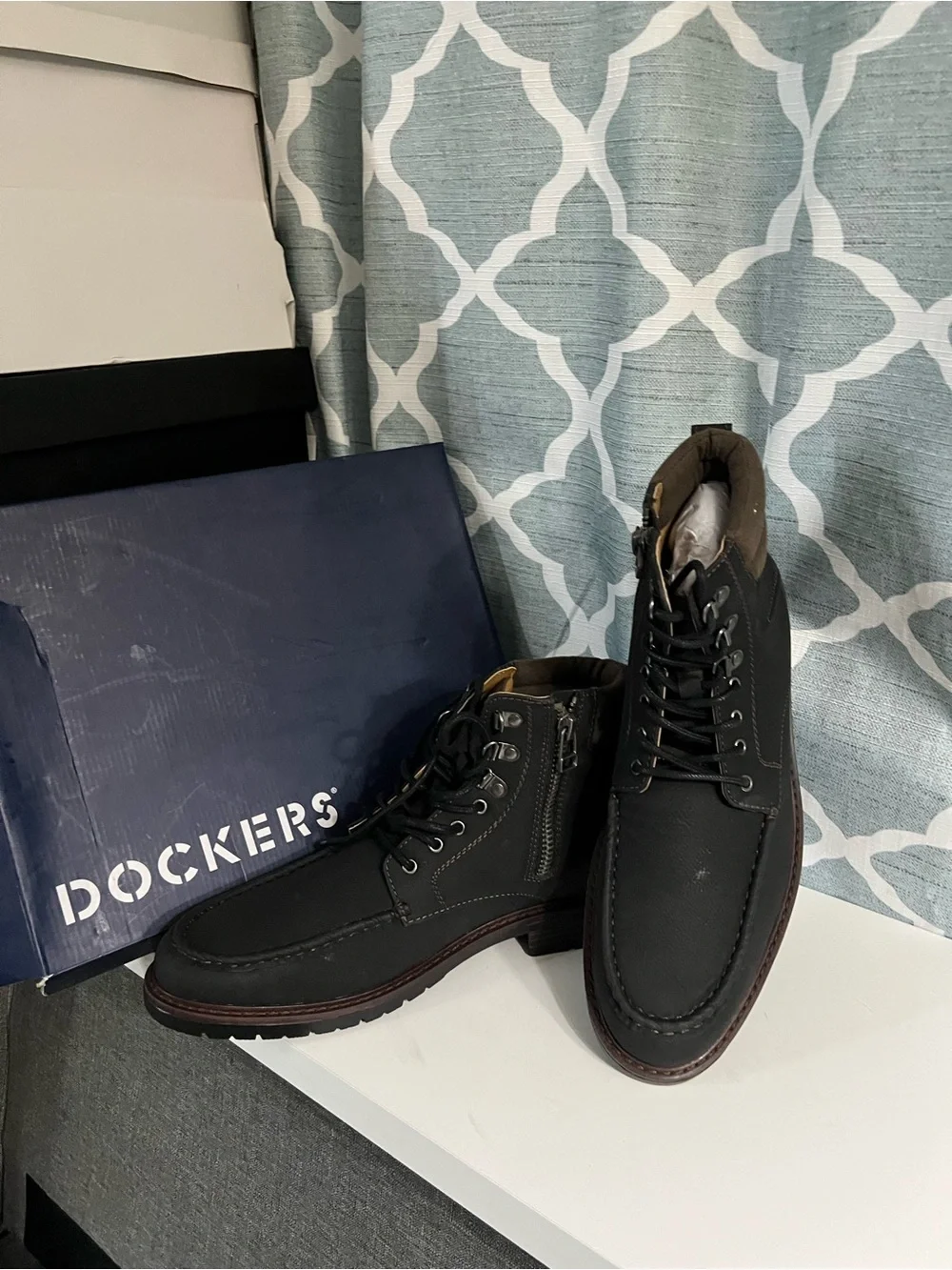 Dockers Men's Black Leather Lace-Up Moc Toe Boots with Side Zipper